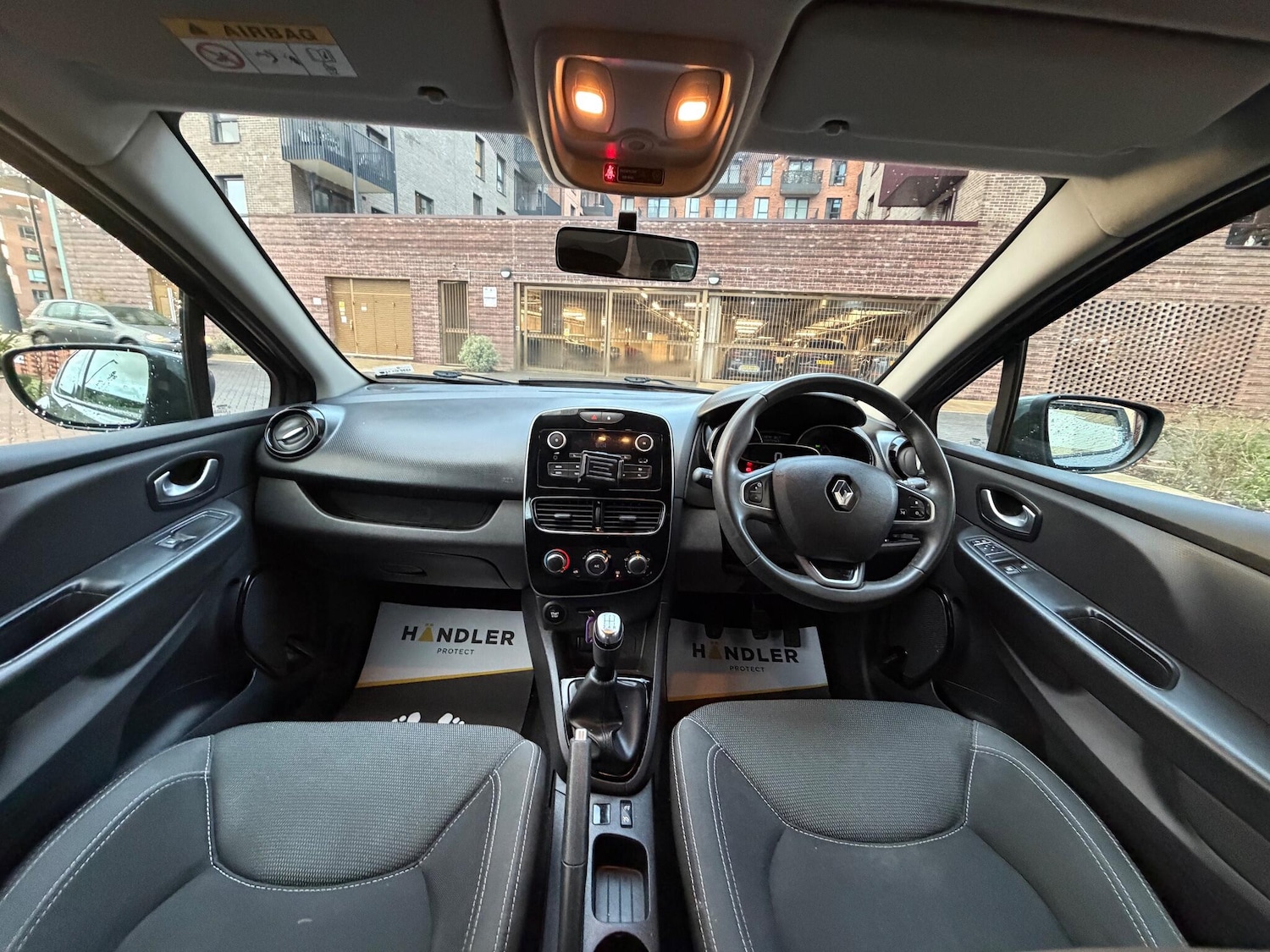 Used Renault Clio 2019 for sale - 76855673: Photo 3