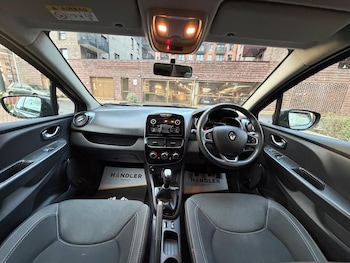 Used Renault Clio 2019 for sale - 76855673: Photo