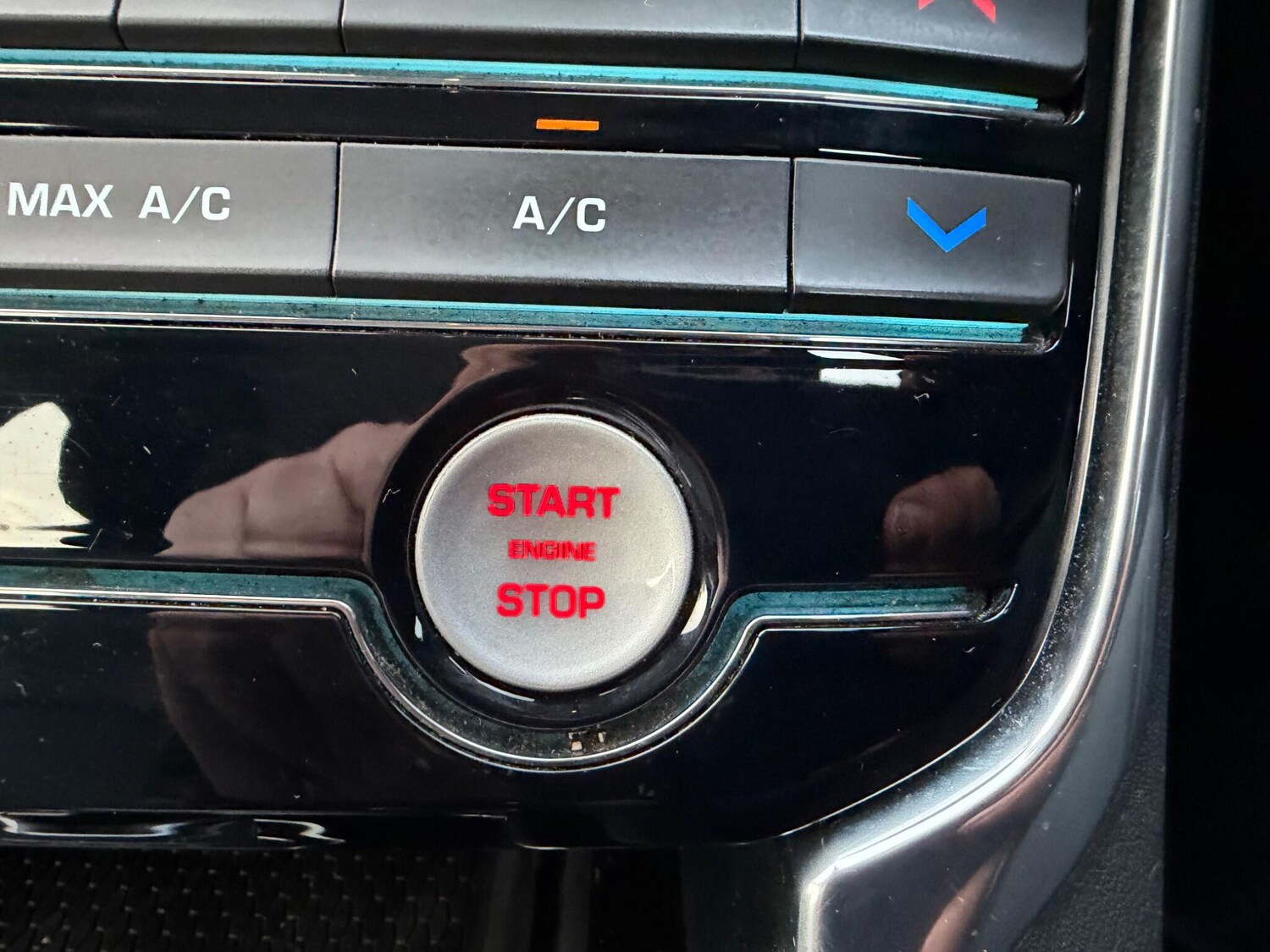 Used Jaguar XE for sale - 77484387: Photo 30