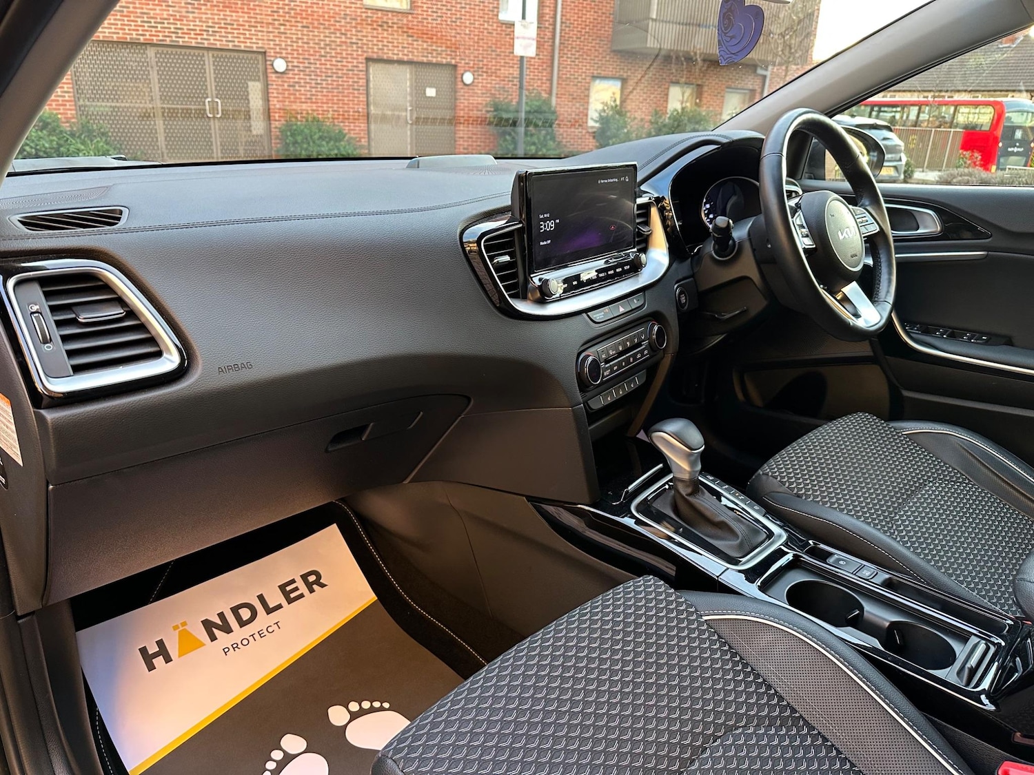 Used Kia XCeed 2023 for sale - 76992039: Photo 3