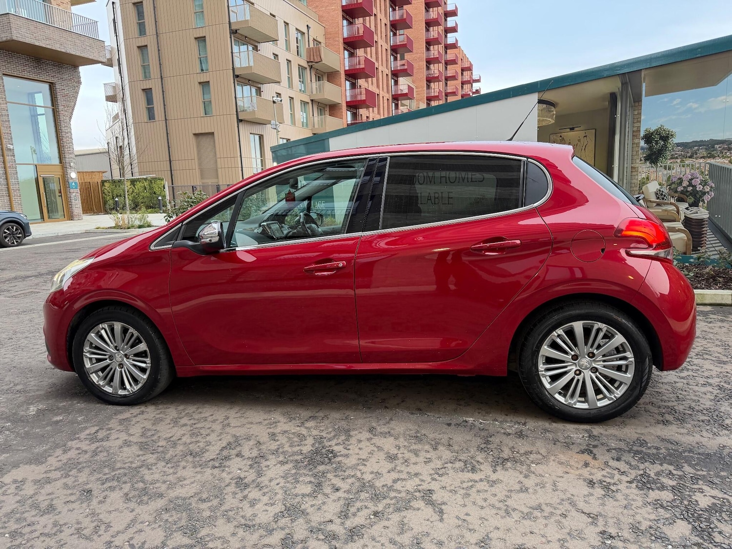 Used Peugeot 208 2015 for sale - 77175269: Photo 15