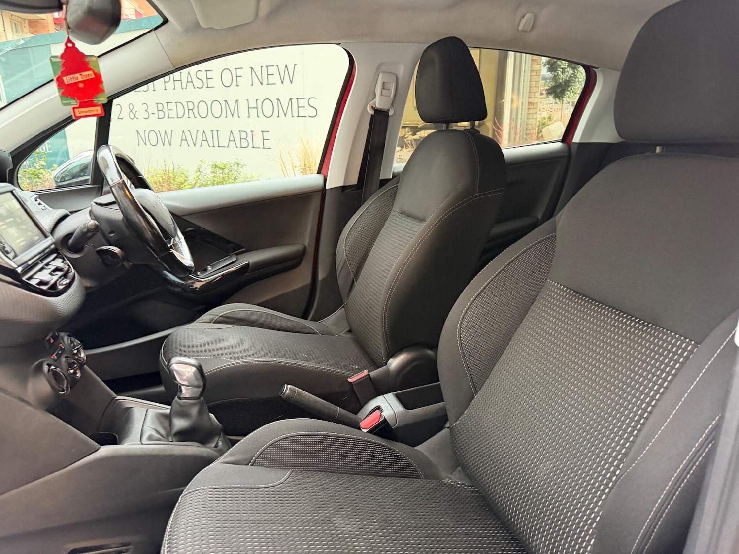 Used Peugeot 208 2015 for sale - 77175269: Photo 37