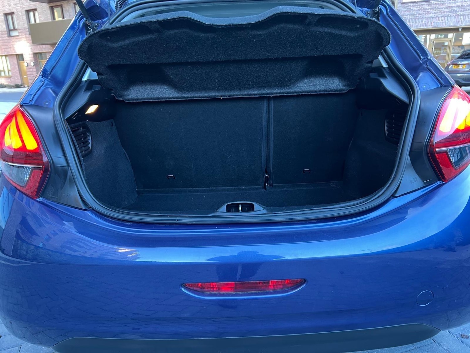 Used Peugeot 208 2016 for sale - 77049968: Photo 24