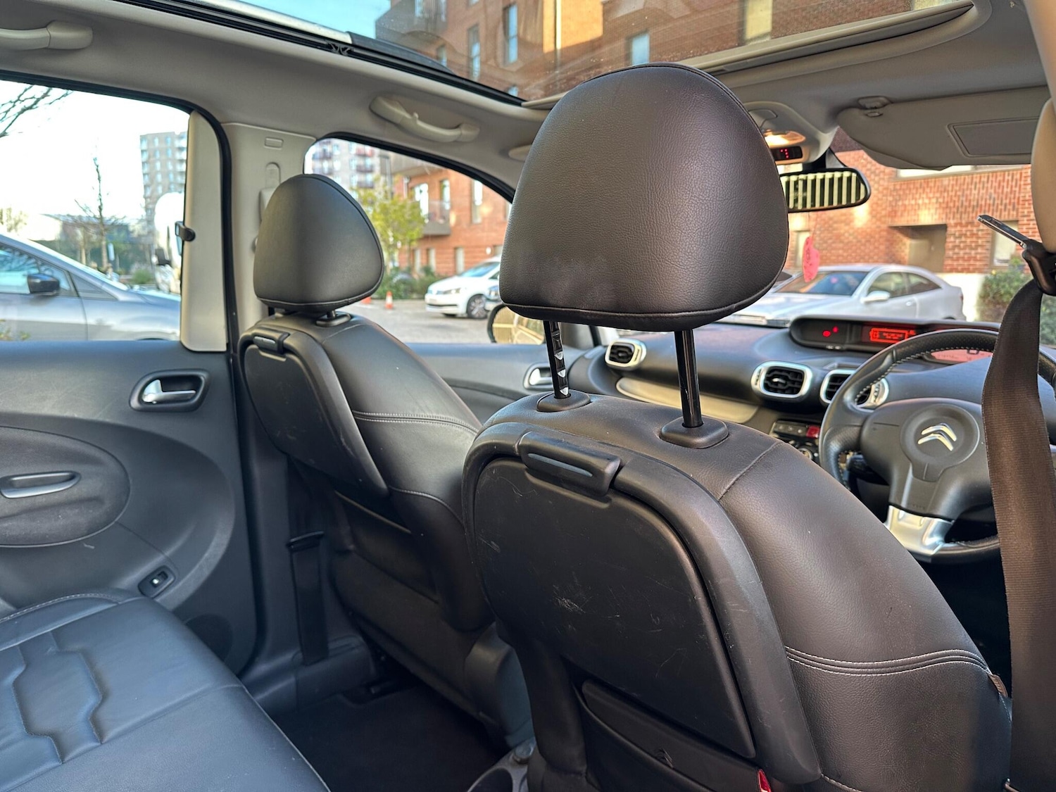 Used Citroen C3 Picasso 2017 for sale - 76752907: Photo 23