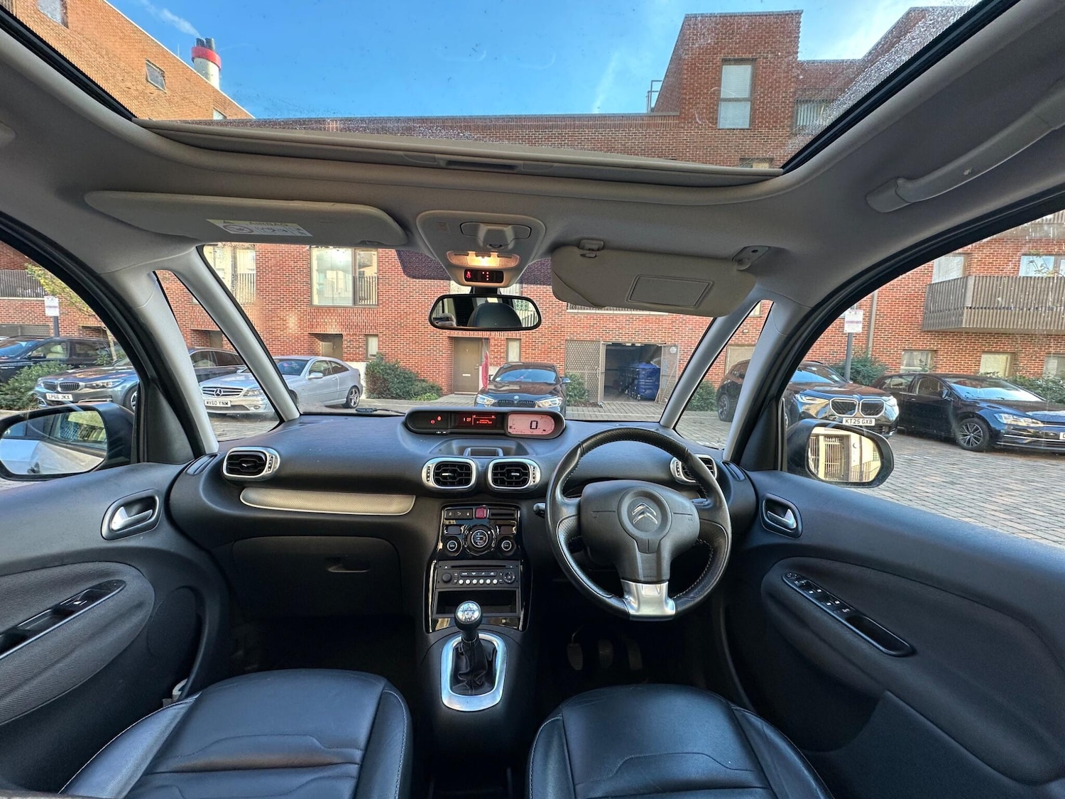 Used Citroen C3 Picasso 2017 for sale - 76752907: Photo 4