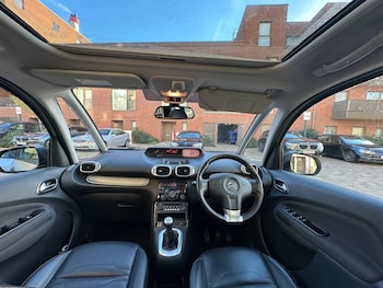 Used Citroen C3 Picasso 2017 for sale - 76752907: Photo