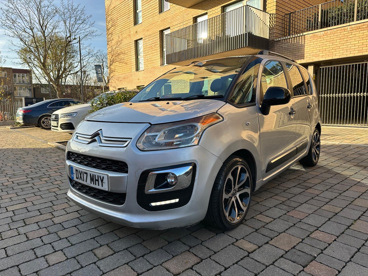Used Citroen C3 Picasso 2017 for sale - 76752907: Photo 5