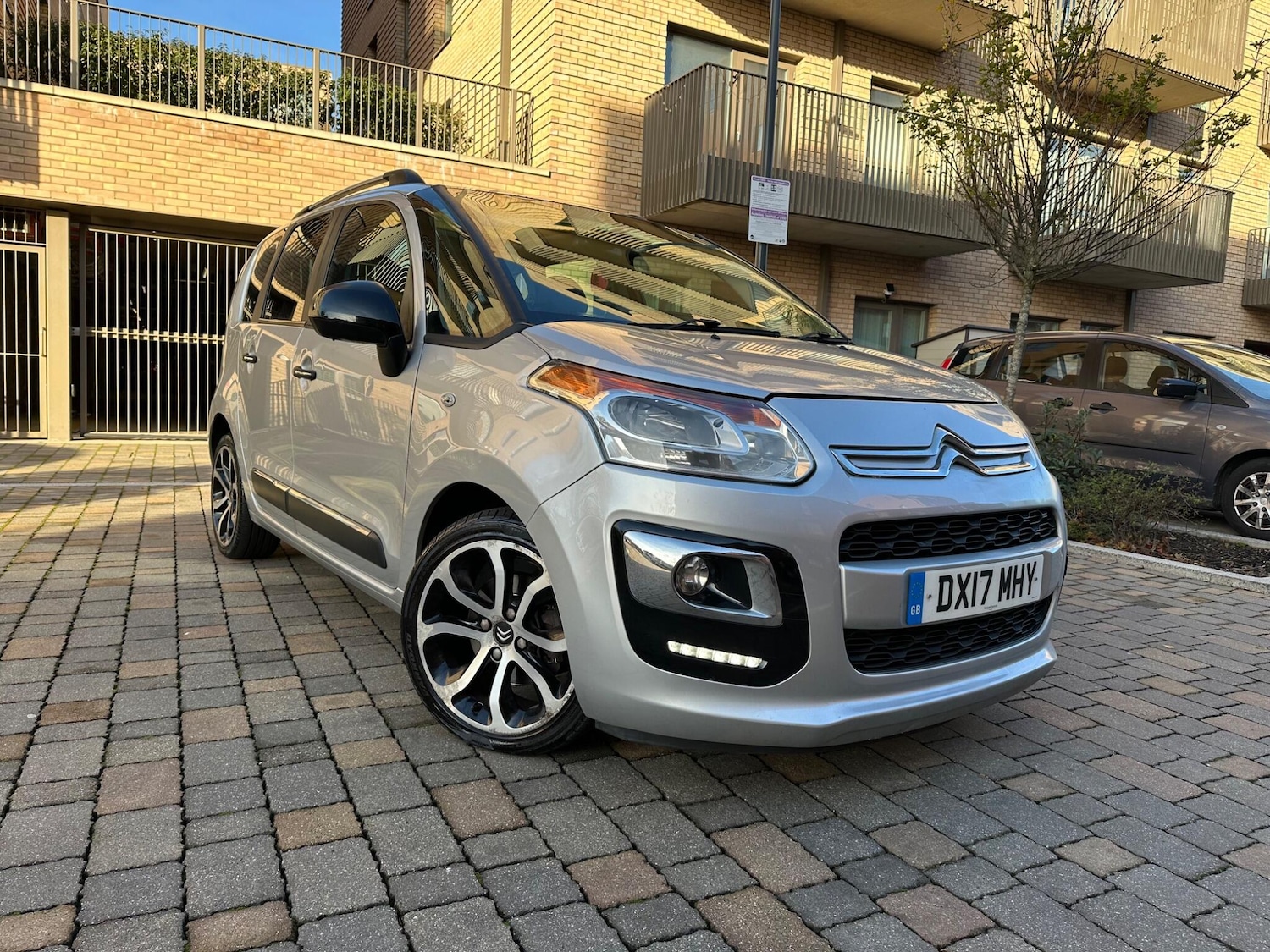 Used Citroen C3 Picasso 2017 for sale - 76752907: Photo 6