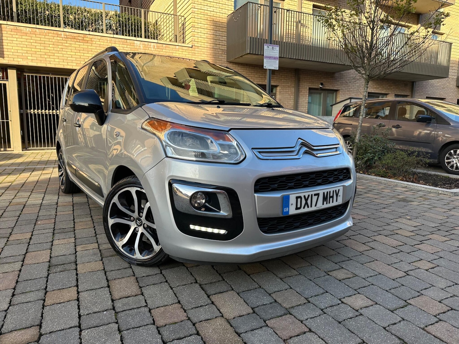 Used Citroen C3 Picasso 2017 for sale - 76752907: Photo 8