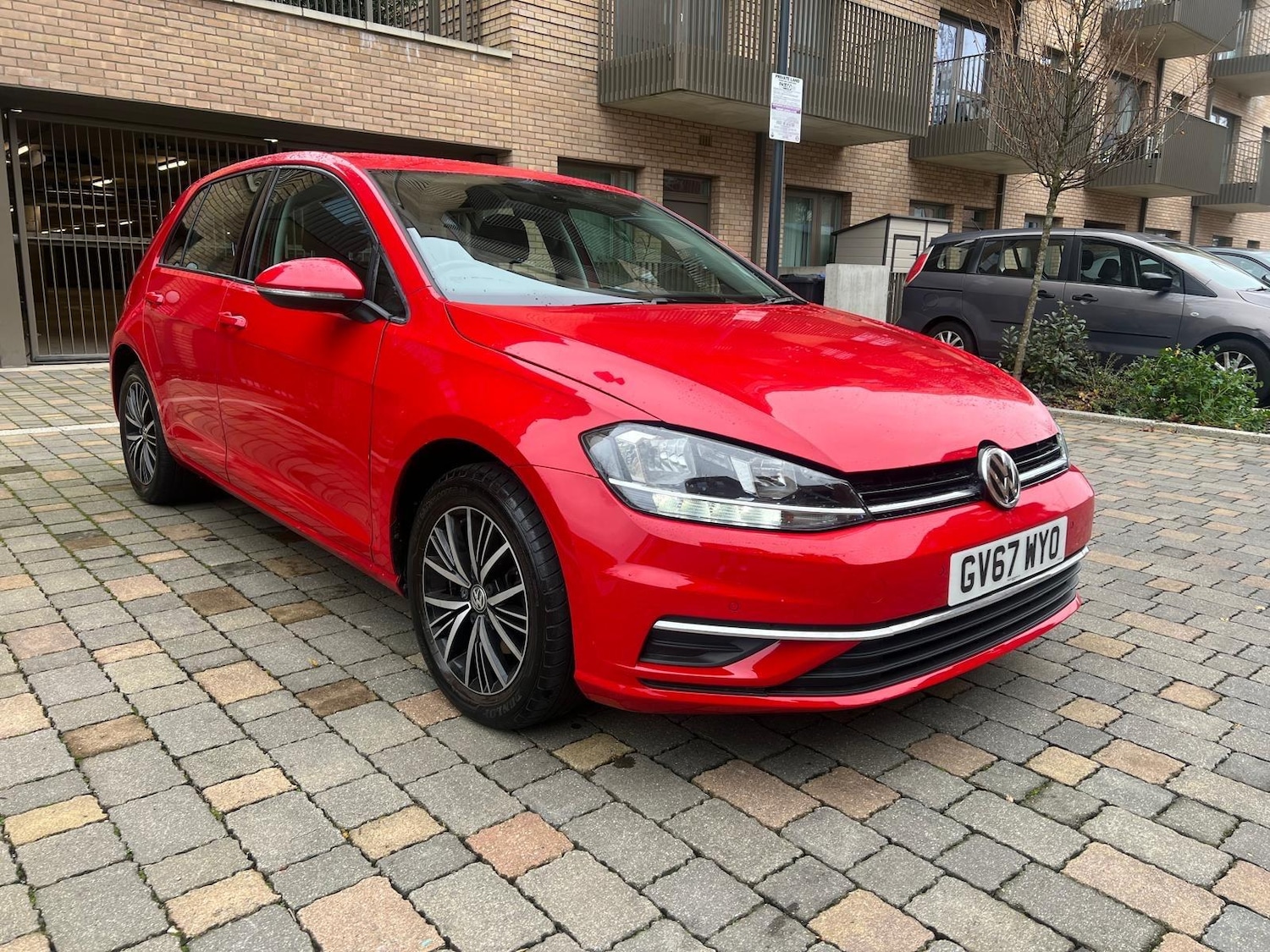 Used Volkswagen Golf 2017 for sale - 76084872: Photo 1