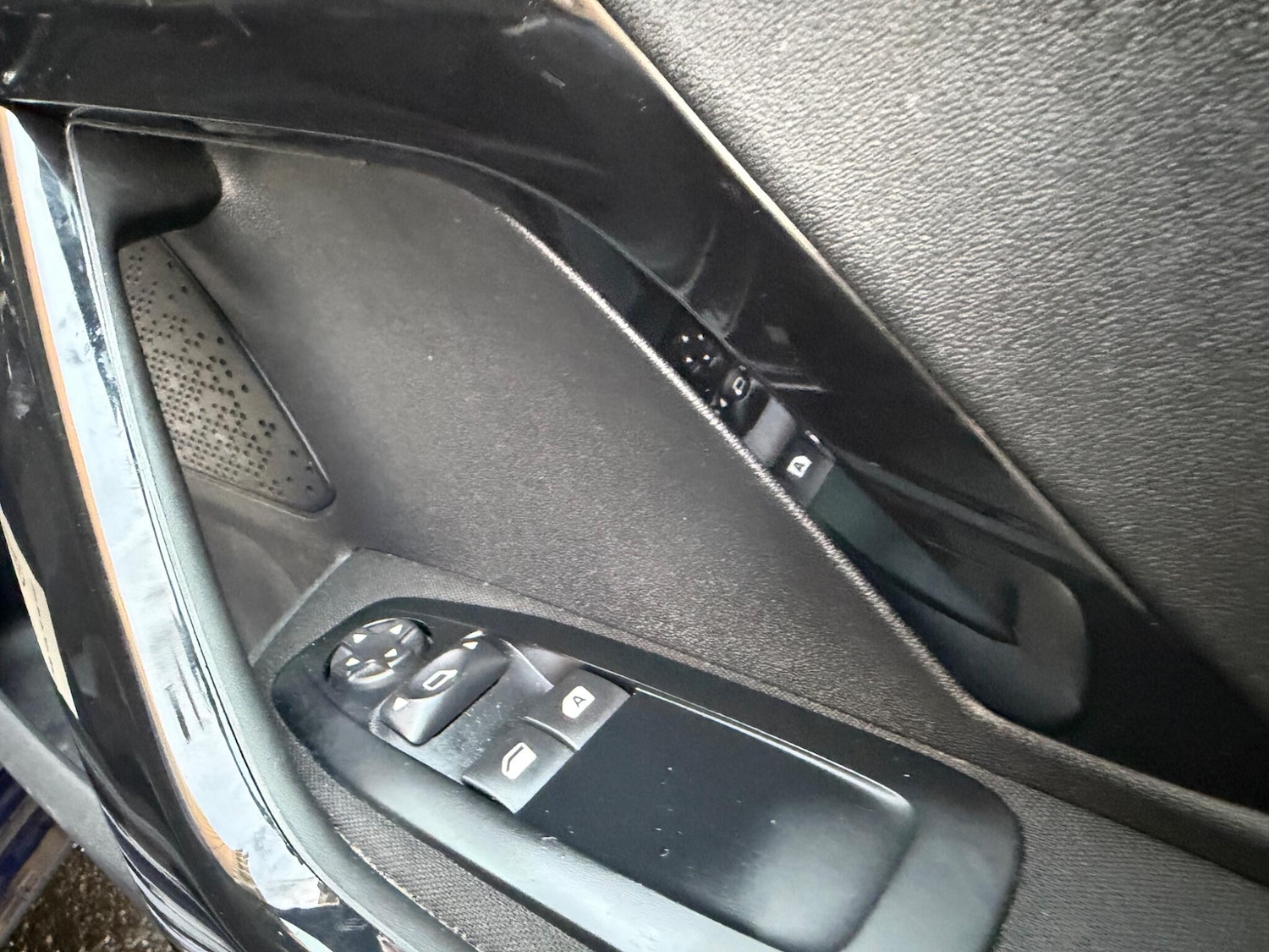 Used Peugeot 208 for sale - 77455689: Photo 41