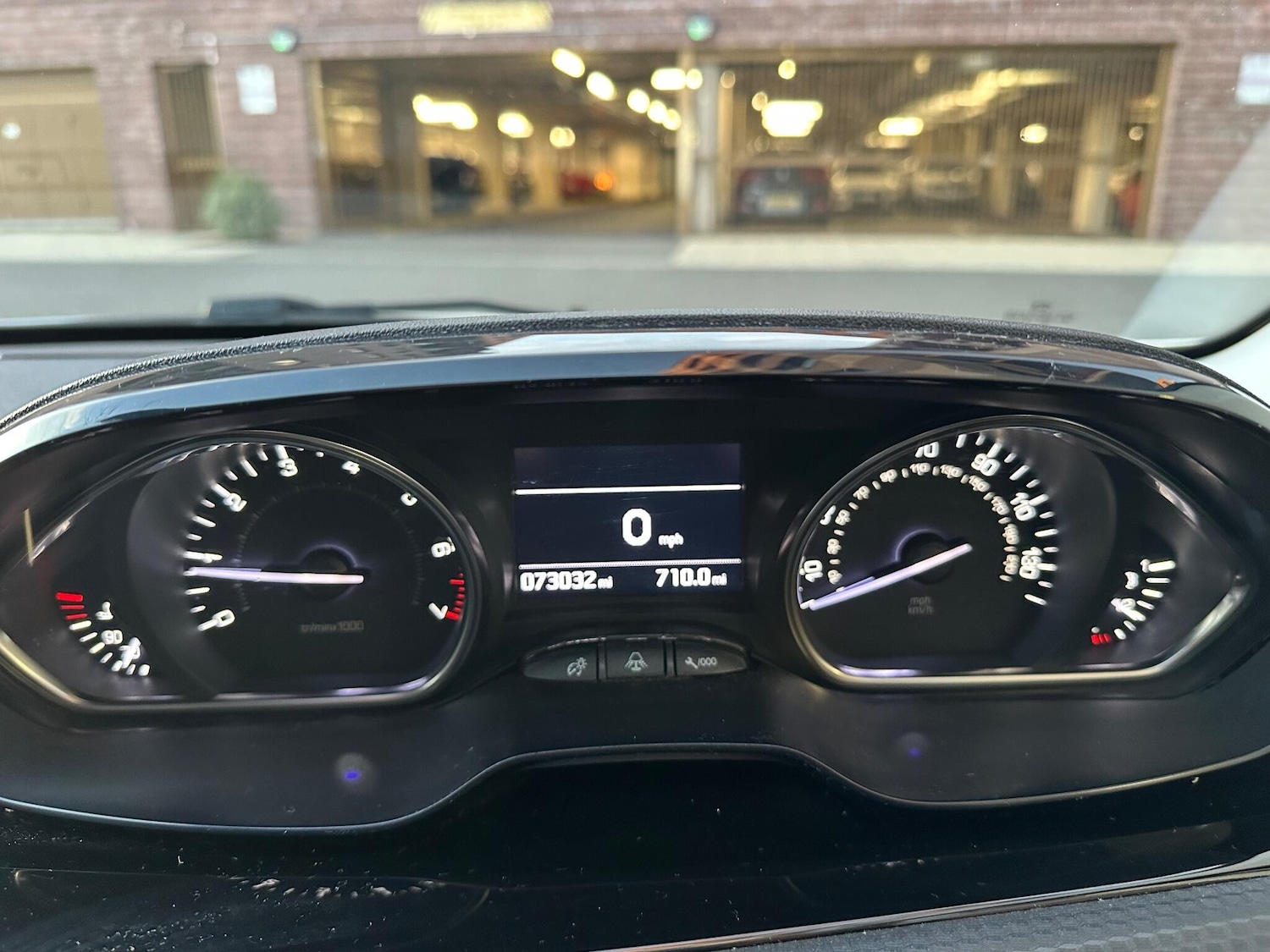 Used Peugeot 2008 2016 for sale - 76942652: Photo 29