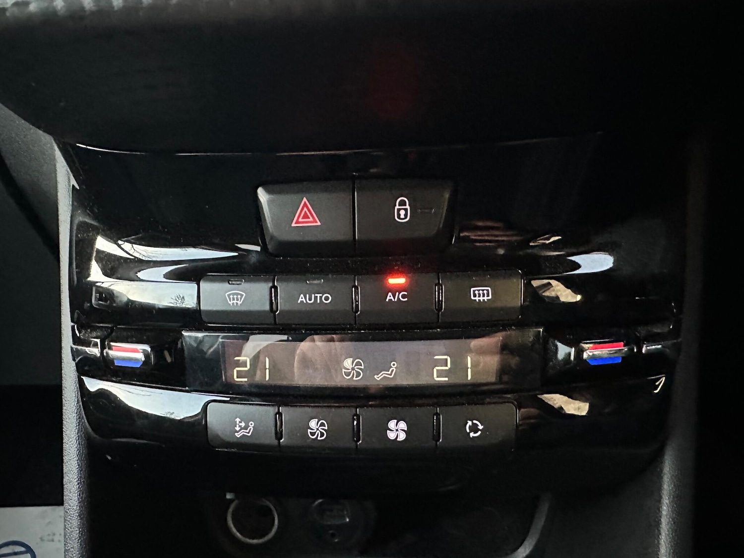 Used Peugeot 2008 2016 for sale - 76942652: Photo 31