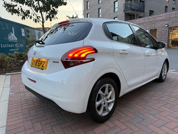 Used Peugeot 208 2018 for sale - 76215165: Photo 2