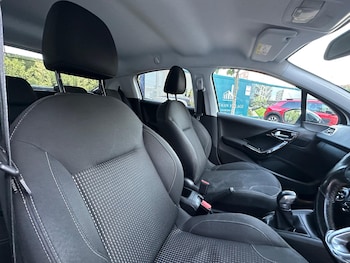 Used Peugeot 208 2018 for sale - 76215165: Photo 3