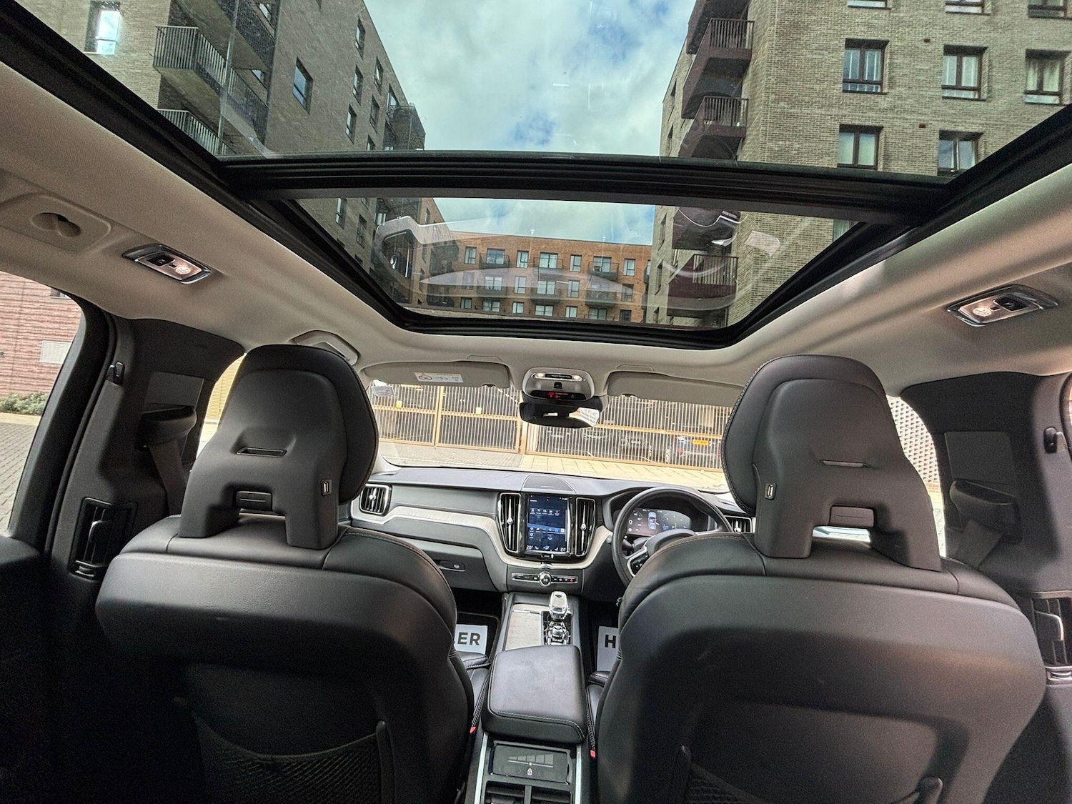 Used Volvo XC60 2020 for sale - 77657583: Photo 3