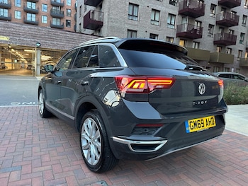 Used Volkswagen T-Roc 2020 for sale - 76188797: Photo