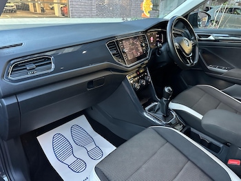 Used Volkswagen T-Roc 2020 for sale - 76188797: Photo