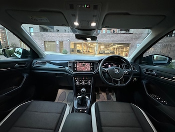 Used Volkswagen T-Roc 2020 for sale - 76188797: Photo