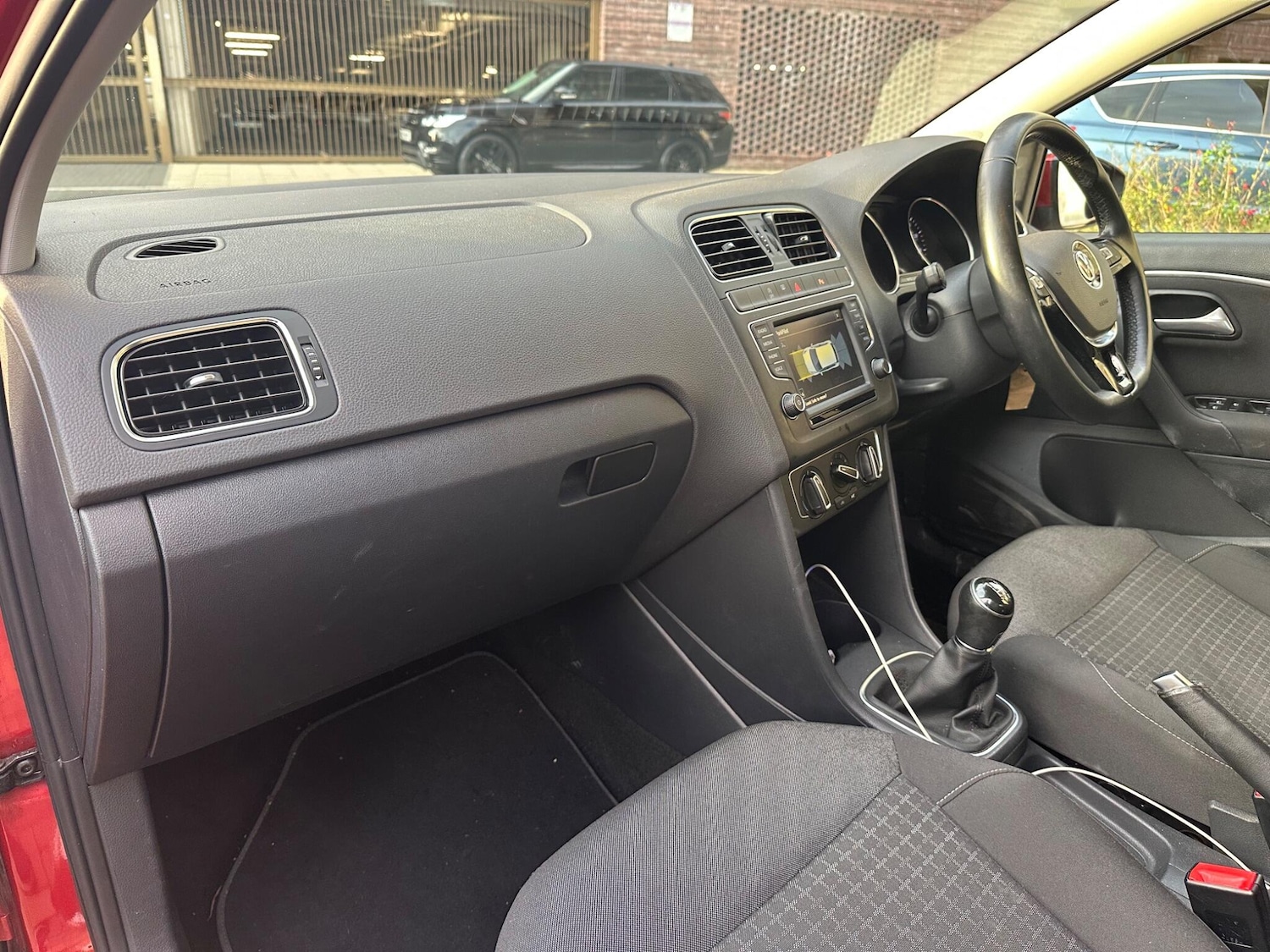 Used Volkswagen Polo 2015 for sale - 76573170: Photo 3