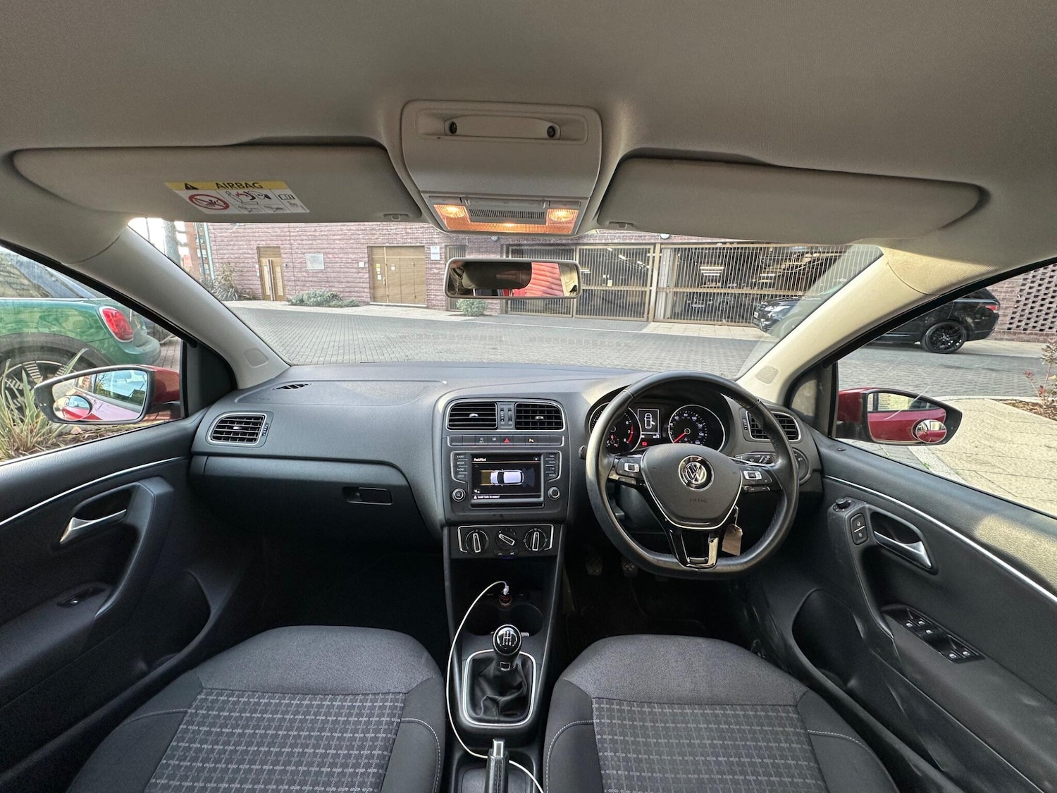 Used Volkswagen Polo 2015 for sale - 76573170: Photo 4