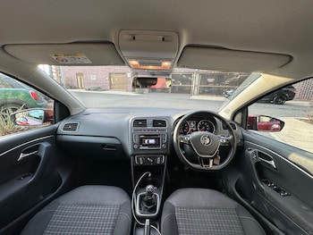 Used Volkswagen Polo 2015 for sale - 76573170: Photo