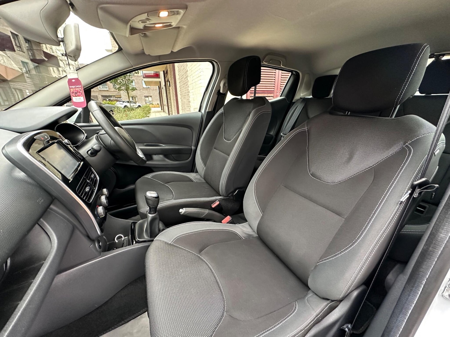 Used Renault Clio 2017 for sale - 76166393: Photo 18