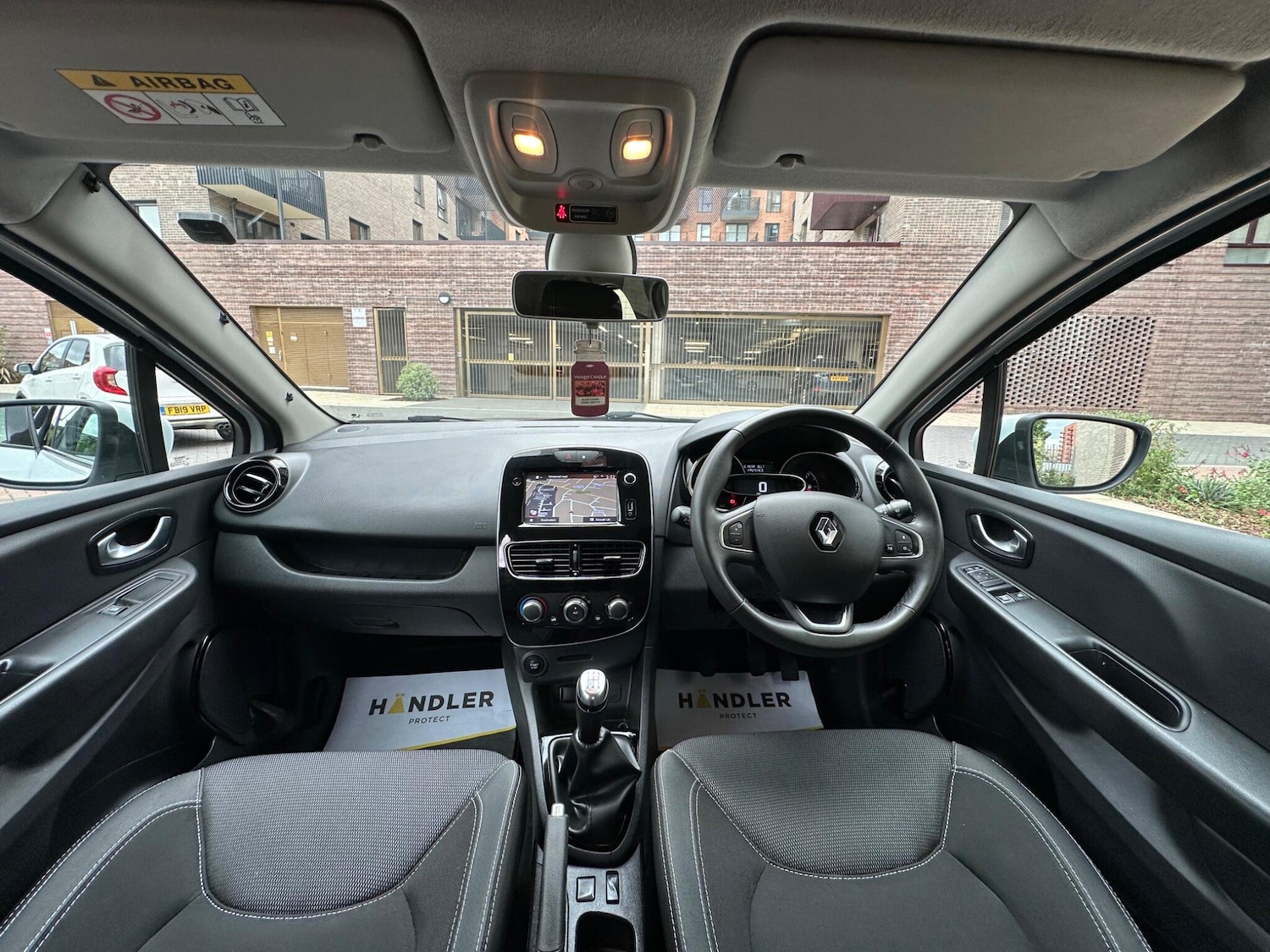Used Renault Clio 2017 for sale - 76166393: Photo 19