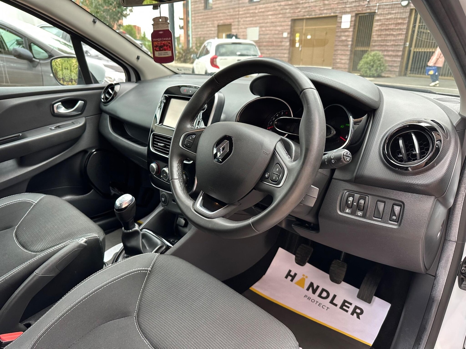 Used Renault Clio 2017 for sale - 76166393: Photo 20