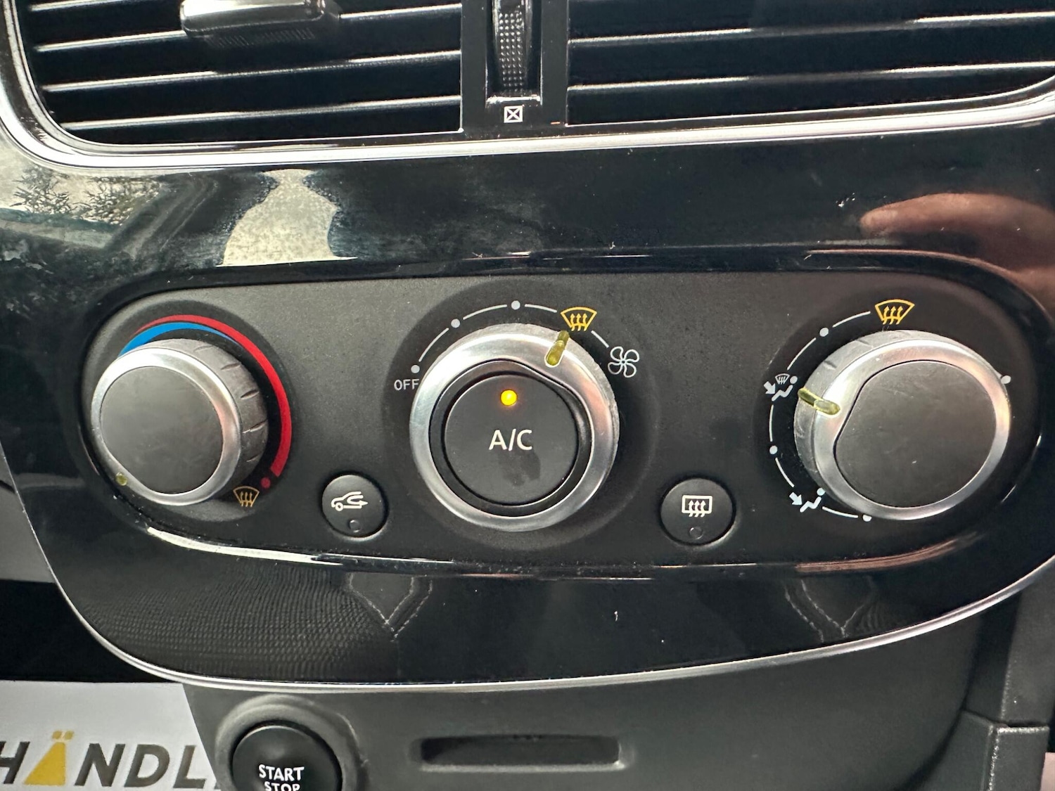 Used Renault Clio 2017 for sale - 76166393: Photo 23