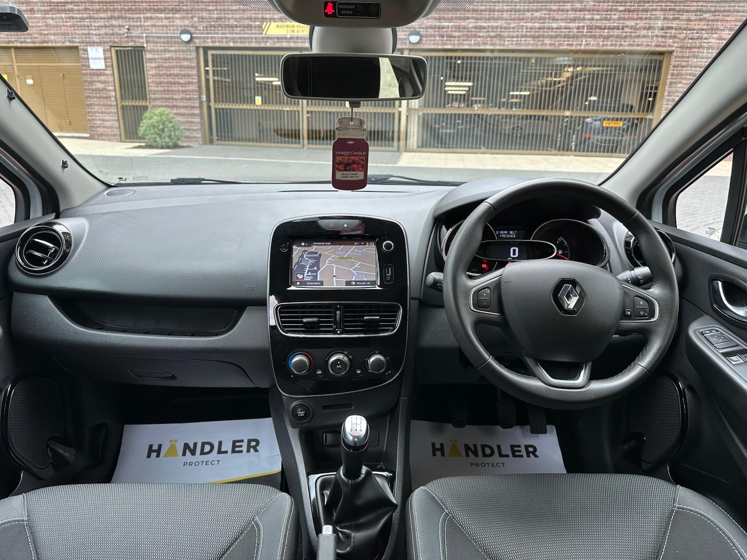 Used Renault Clio 2017 for sale - 76166393: Photo 4