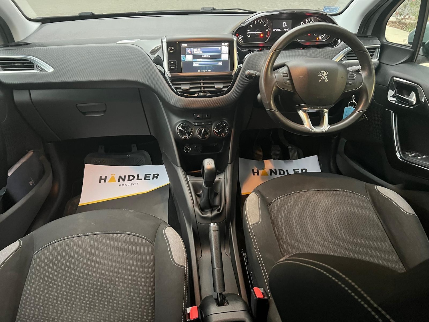 Used Peugeot 208 2015 for sale - 76550480: Photo 17