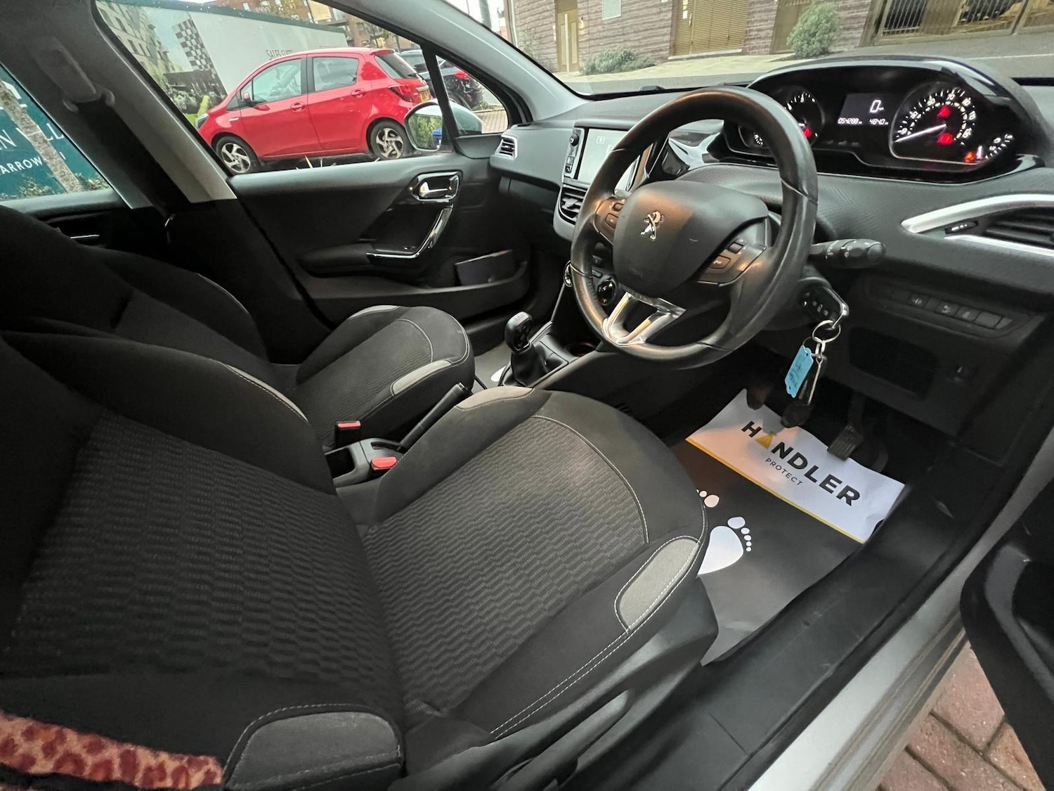 Used Peugeot 208 2015 for sale - 76550480: Photo 21