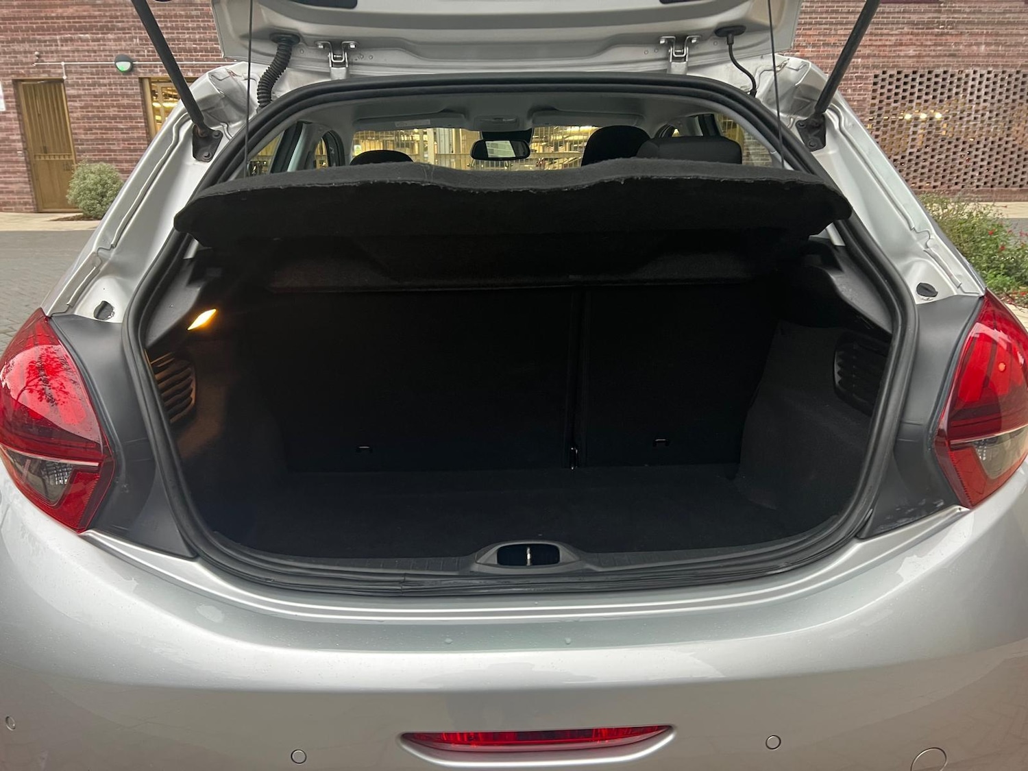 Used Peugeot 208 2015 for sale - 76550480: Photo 27