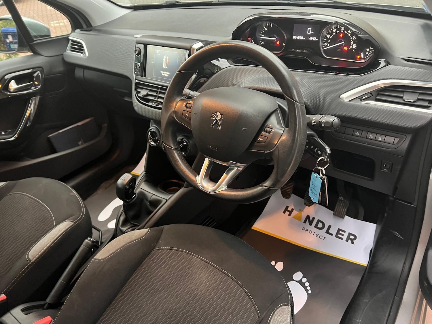 Used Peugeot 208 2015 for sale - 76550480: Photo 30