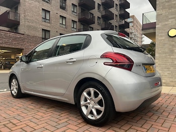 Used Peugeot 208 2015 for sale - 76550480: Photo