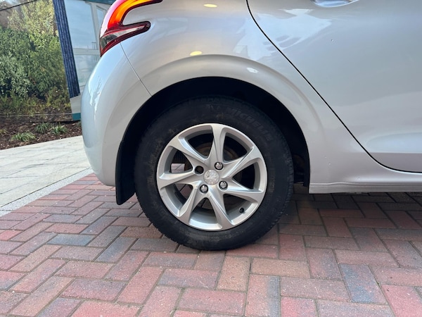 Used Peugeot 208 2017 for sale - 76215596: Photo 11