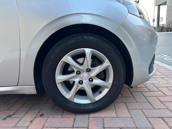 Used Peugeot 208 2017 for sale - 76215596: Photo 12