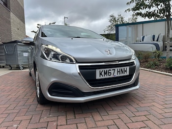 Peugeot - 208