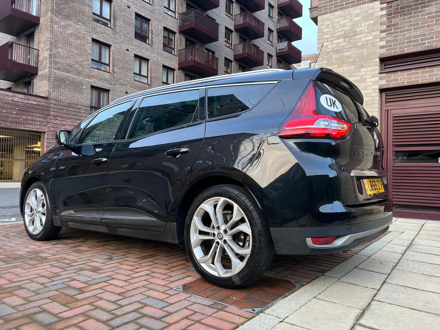 Used Renault Grand Scenic 2019 for sale - 77029252: Photo 2