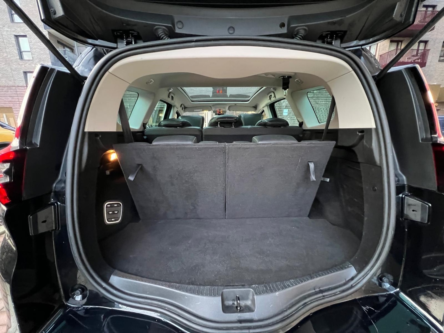 Used Renault Grand Scenic 2019 for sale - 77029252: Photo 24