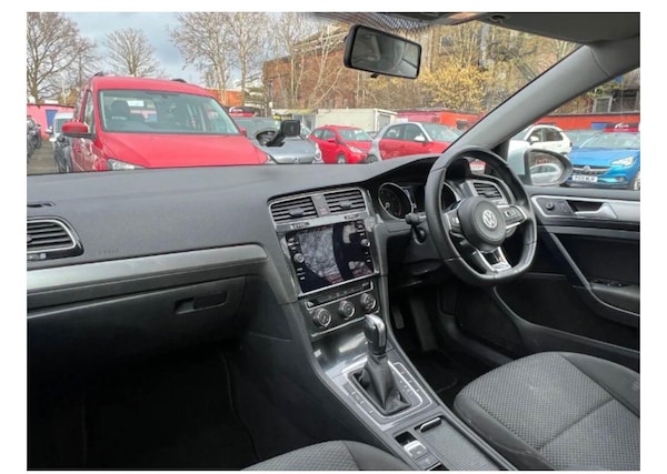 Used Volkswagen Golf 2018 for sale - 74096870: Photo 3