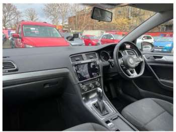 Used Volkswagen Golf 2018 for sale - 74096870: Photo