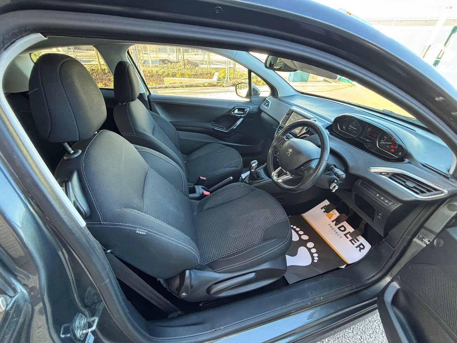 Used Peugeot 208 2016 for sale - 77924888: Photo 32