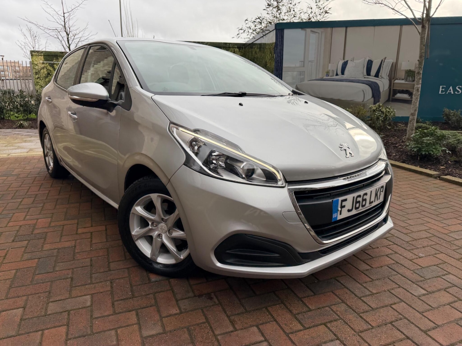 Used Peugeot 208 2017 for sale - 77306135: Photo 2