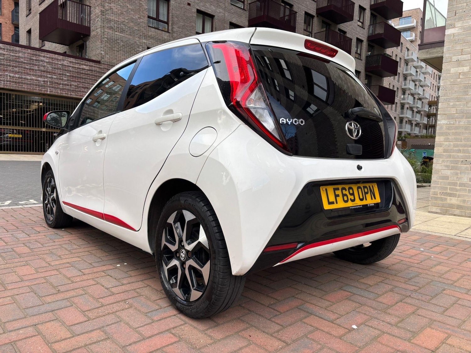Used Toyota AYGO for sale - 78057887: Photo 2