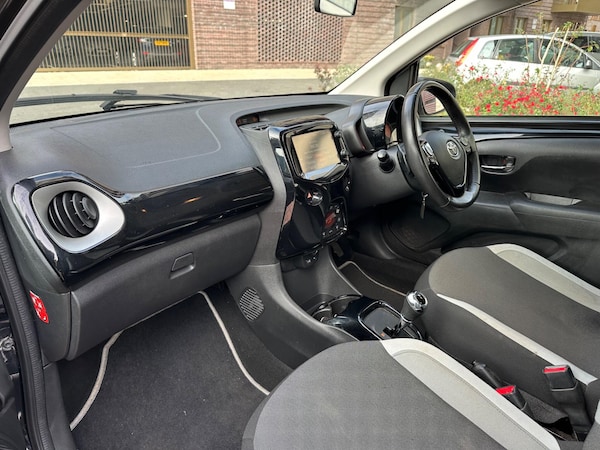Used Toyota AYGO 2016 for sale - 76295483: Photo 24