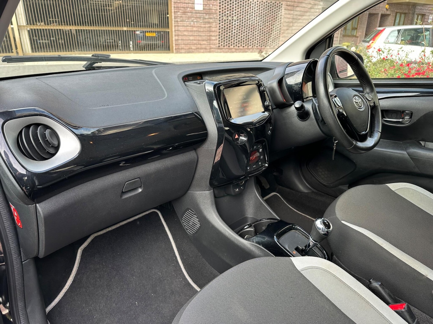 Used Toyota AYGO 2016 for sale - 76295483: Photo 25