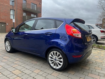 Used Ford Fiesta 2016 for sale - 76996044: Photo