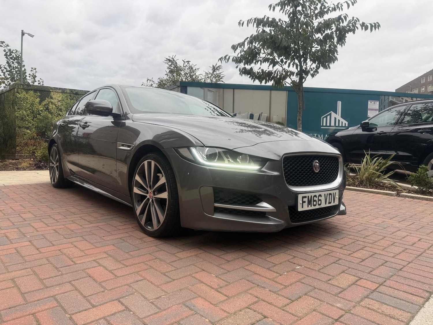 Used Jaguar XE 2017 for sale - 76307639: Photo 1